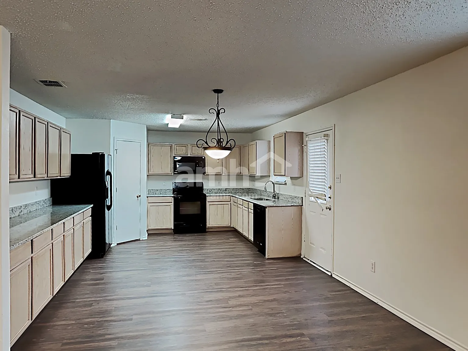 5 bed, 2.5 bath, 3448 sqft, $2,785 — Photo 3