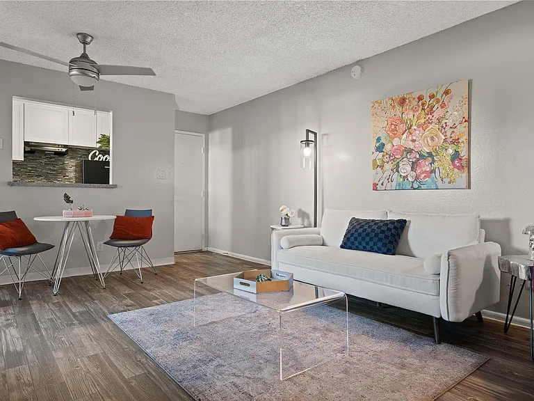 Brookwood Apartments — Photo 6
