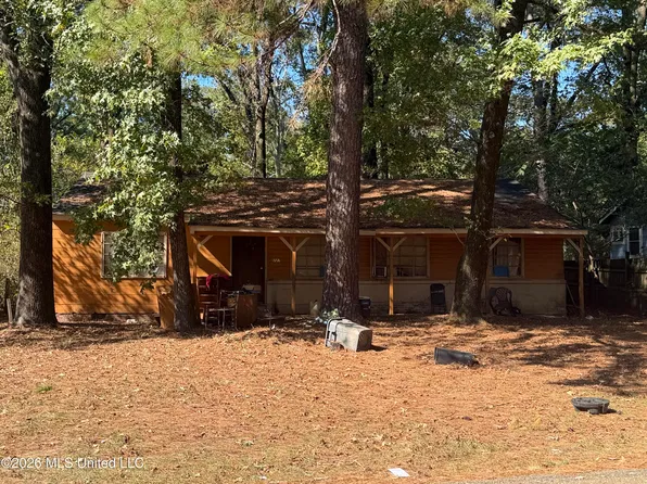 2727 Brookwood Dr, Jackson, MS 39212