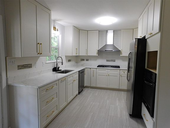 5th image of 2307 Galway St