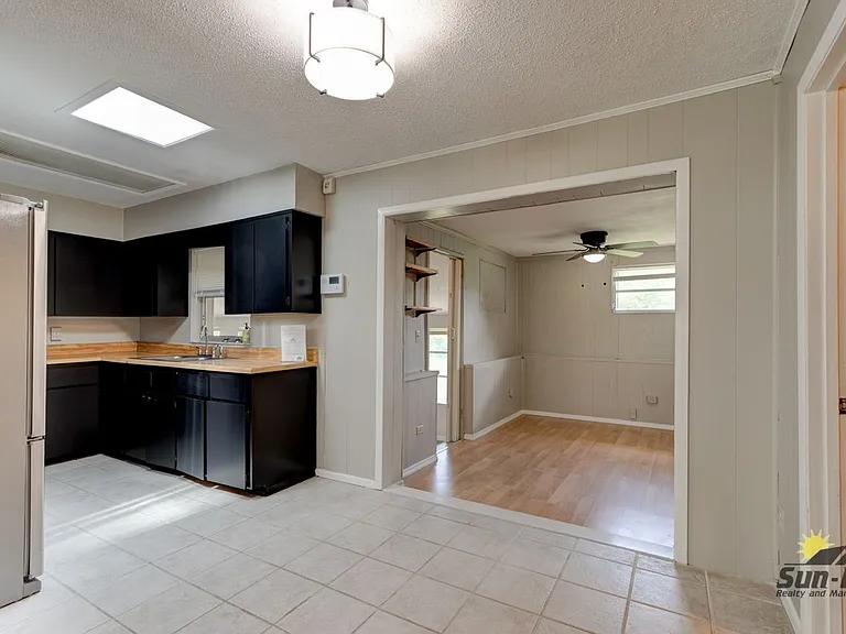 907 Hamilton St — Photo 6