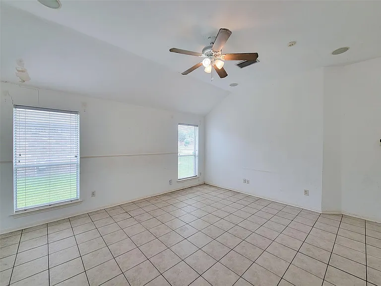 16006 Hiram Clarke Rd — Photo 9