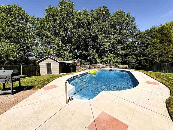 2nd image of 3910 Pine Lake Ct