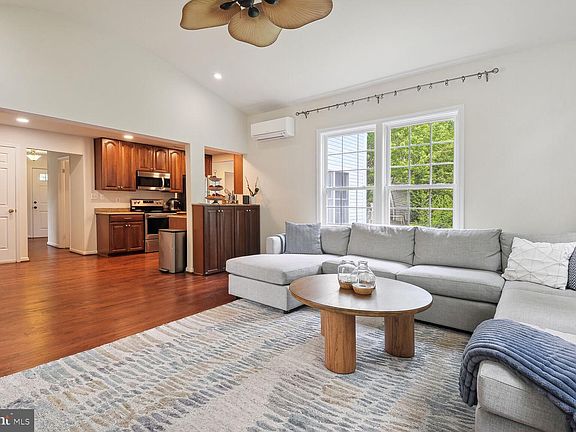 3rd image of 13175 Autumn Hill Ln