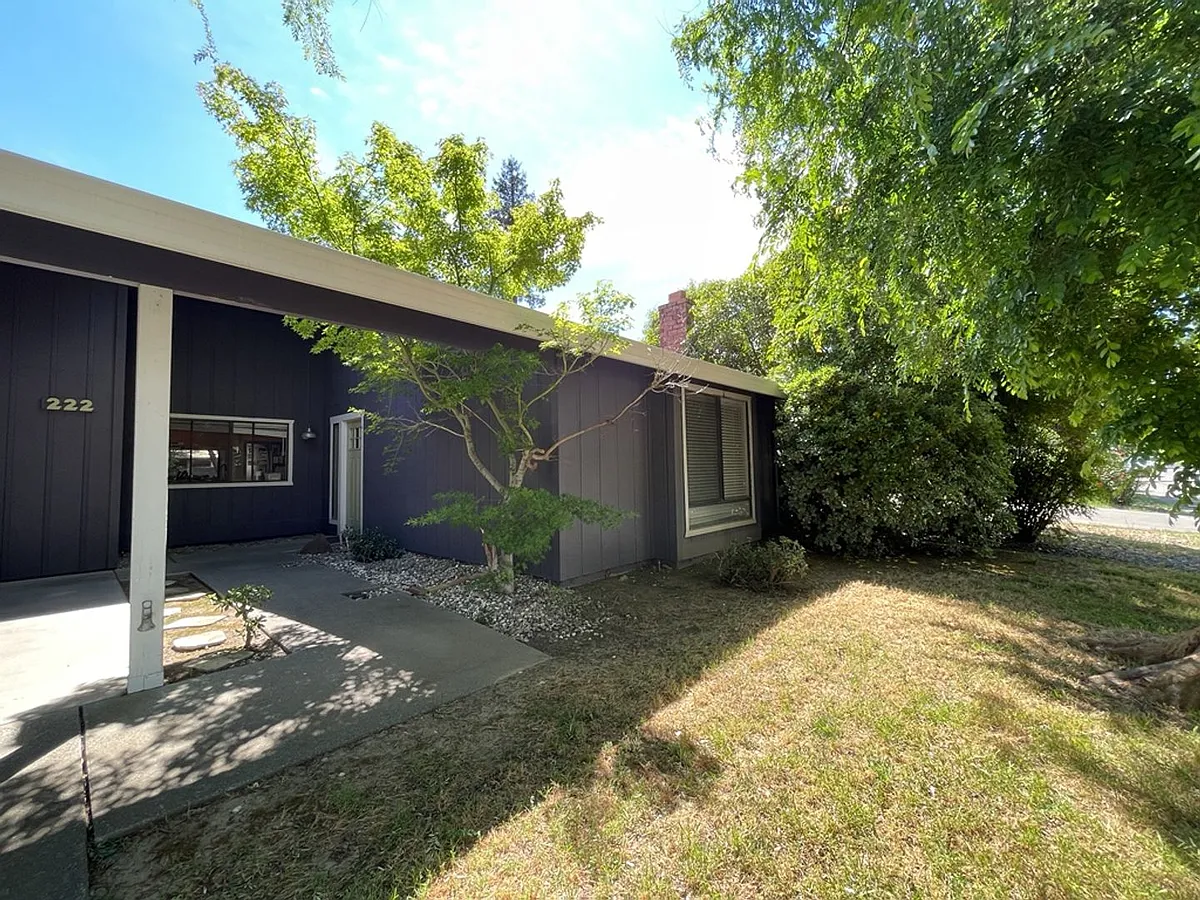 Building Photo - 222 El Cajon Ave