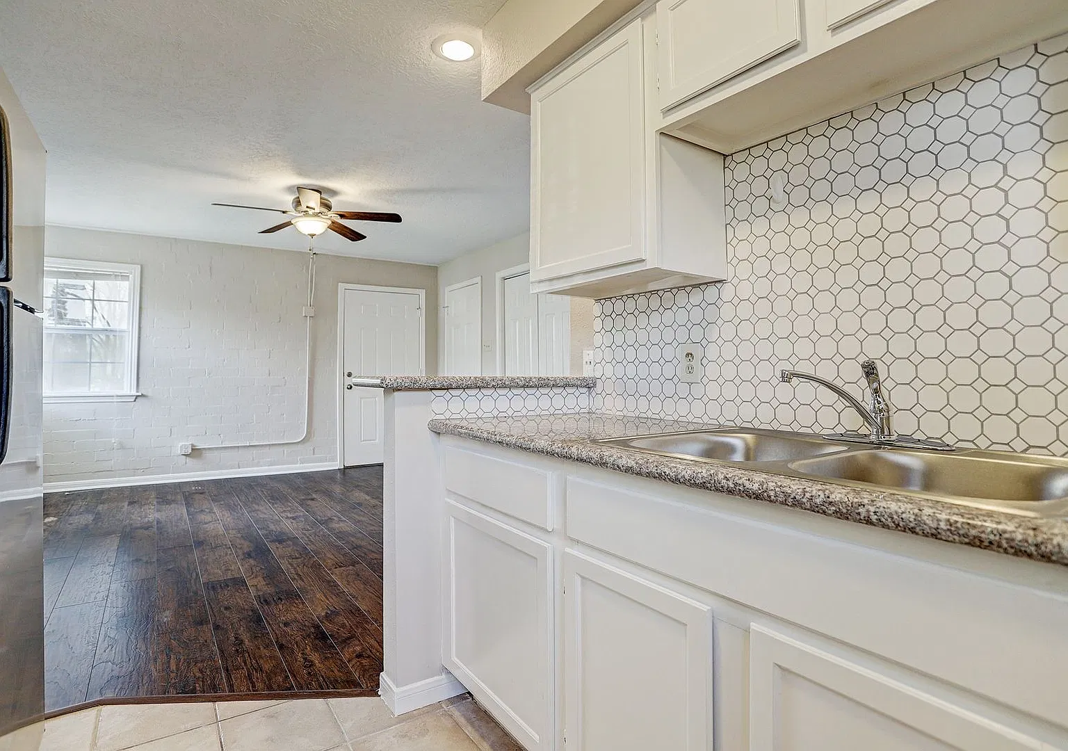 802 Stanford — Photo 3