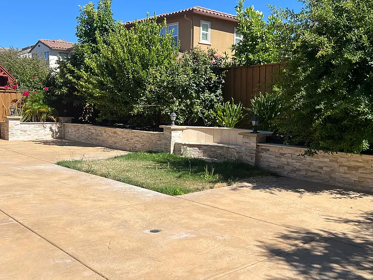 304 E Angelina Ave — Photo 39