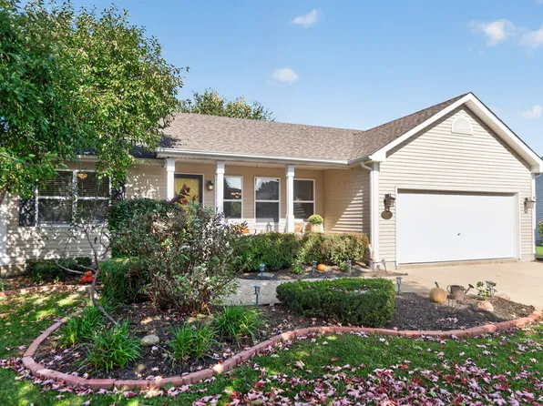909 N Oak Creek Dr, Genoa, IL 60135