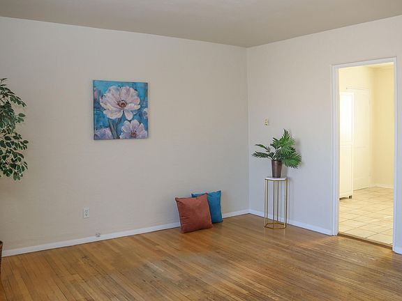 3rd image of 2708 McEarl Ave SE