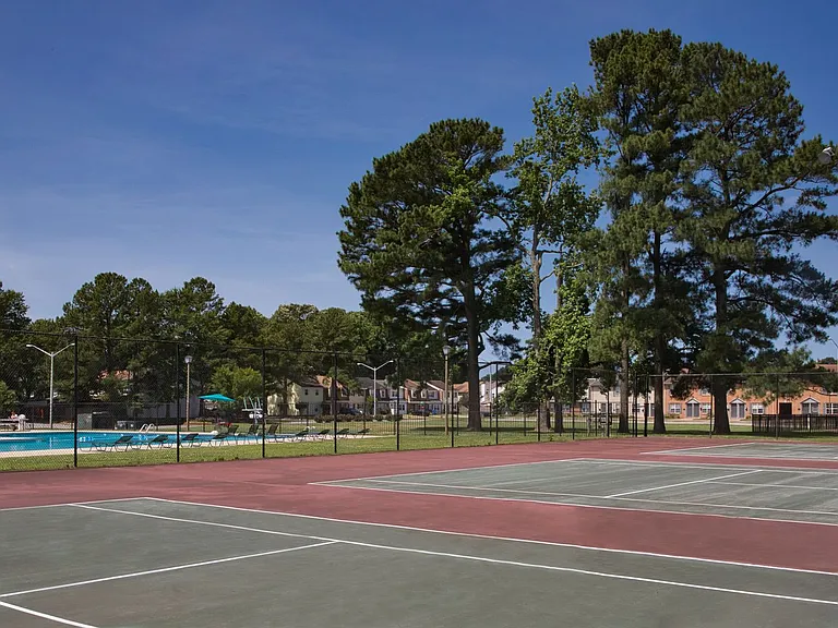 Emerald Point Apartments & Townhomes — Photo 10