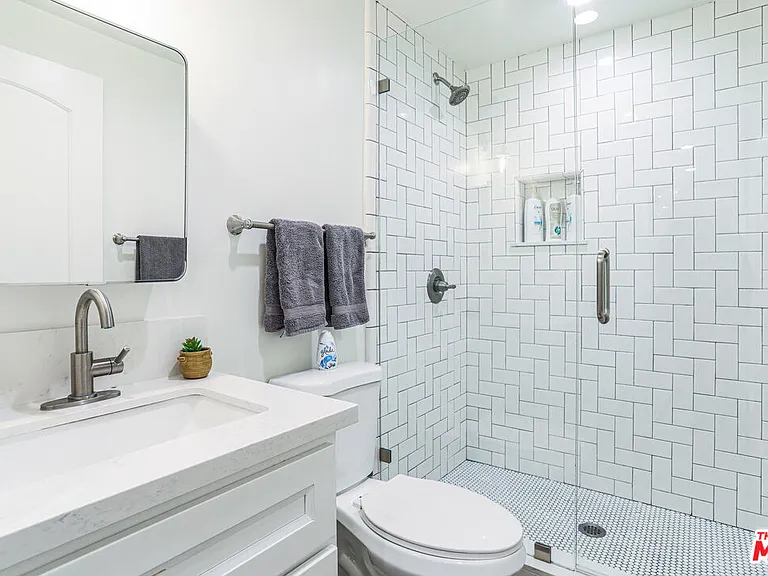 8963 Cadillac Ave — Photo 6