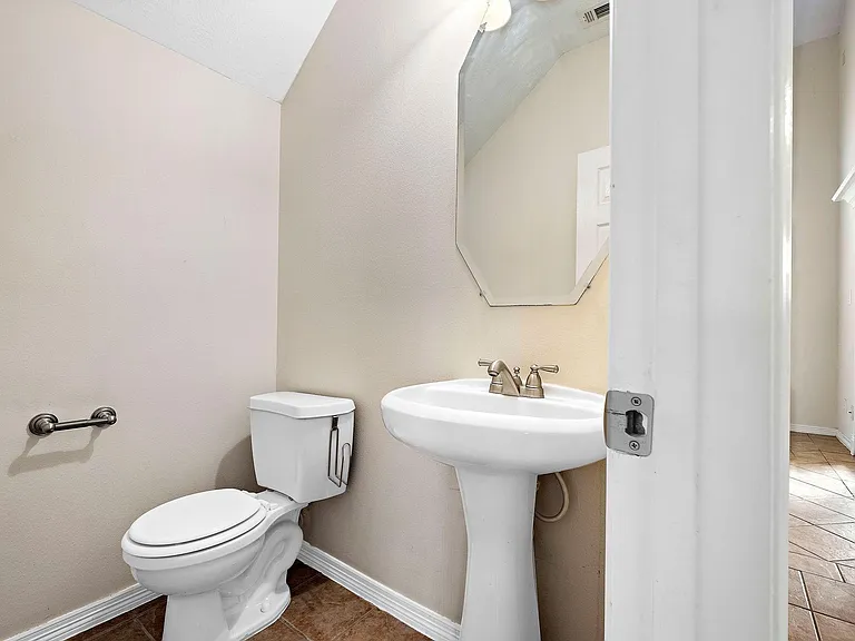 816 Sterling Creek Cir — Photo 8