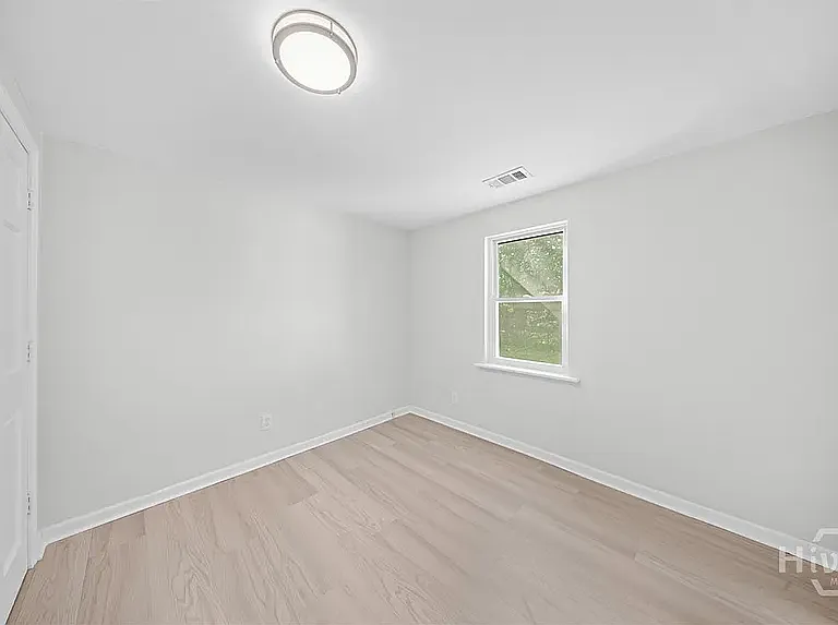 1117 E 41st St — Photo 22