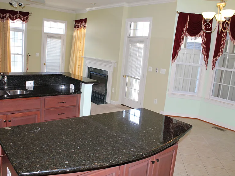 24907 Earlsford Dr — Photo 32