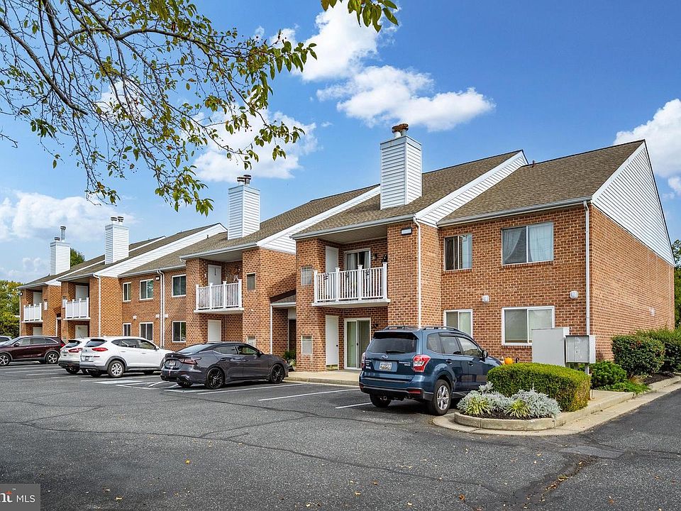 1st image of 430 Aurora St #2C