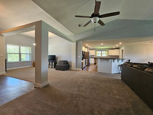 4 bed, 2.5 bath, 2767 sqft, $2,400 — Photo 4