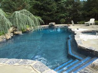 12 Michele Ln, Hauppauge, NY 11788