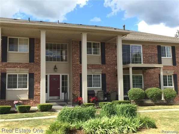6121 Orchard Lake Rd APT 202, West Bloomfield, MI 48322