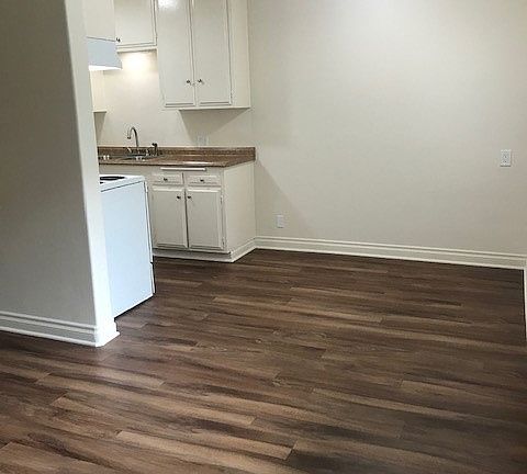 4th image of 2117 E 4th St APT 3