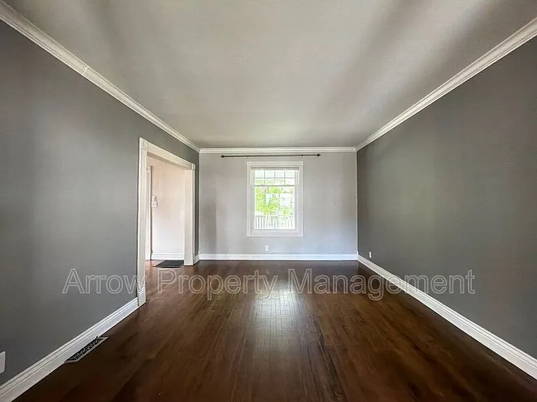 1929 Sumner St — Photo 5