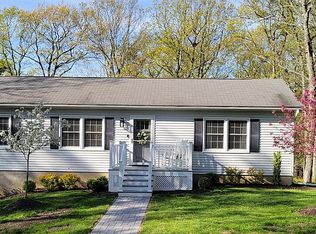 102 Bayberry Ct, Dingmans Ferry, PA 18328