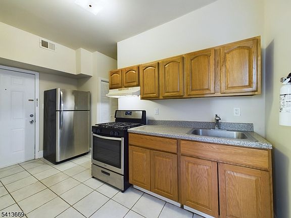 2nd image of 413-15 Dodd St #6