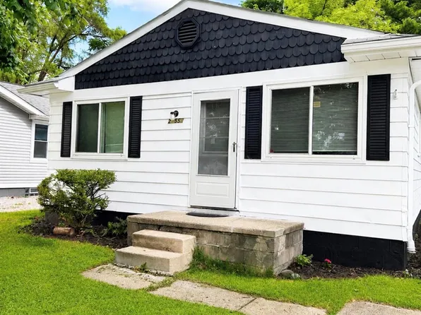 21550 Poinciana St, Southfield, MI 48033