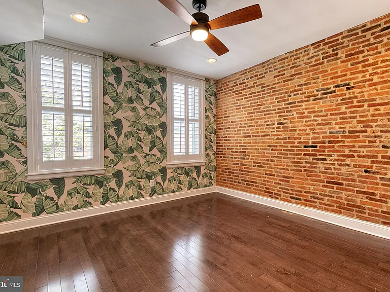 2205 Bank St — Photo 16