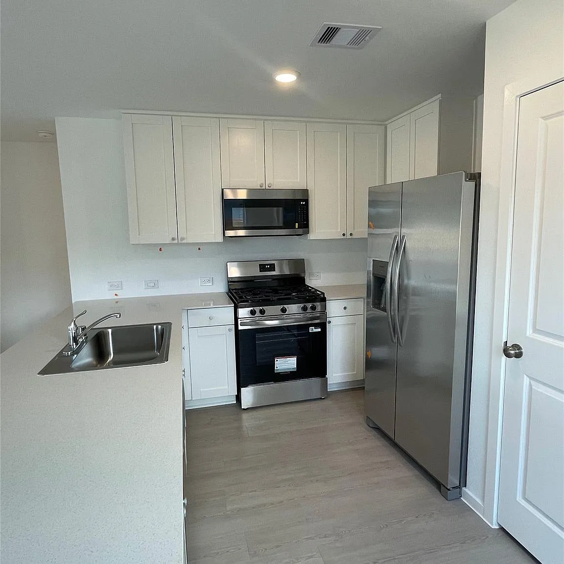 3 bed, 2.0 bath, 1266 sqft, $1,600 — Photo 3