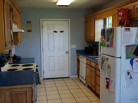 3rd image of 715 Ponderosa St