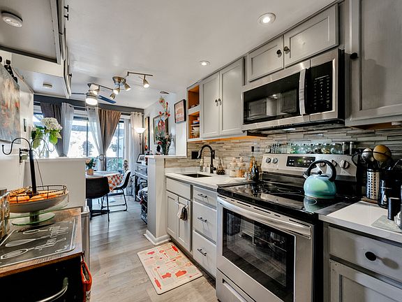 3rd image of 411 Nottinghill Park