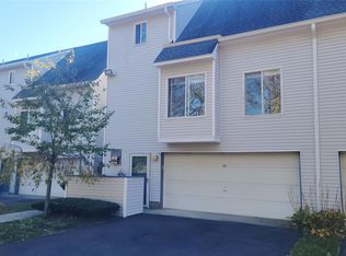 35 Gibbs Rd UNIT 22, Coram, NY 11727