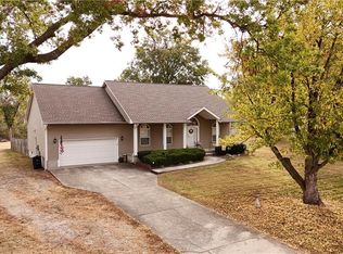900 N Tucker St, Nevada, MO 64772