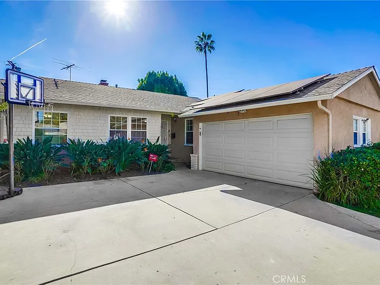 12528 Albers St — Photo 2