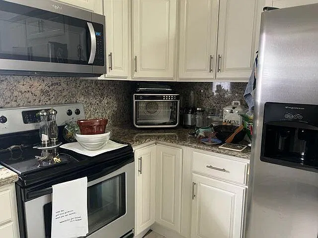 3 bed, 2.0 bath, 1561 sqft, $3,400 — Photo 4