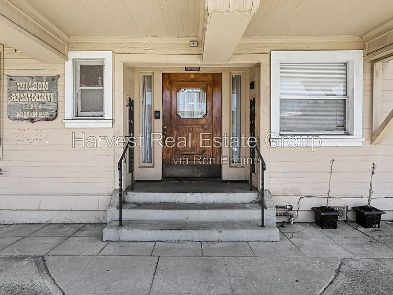 22284 Mission Blvd — Photo 3