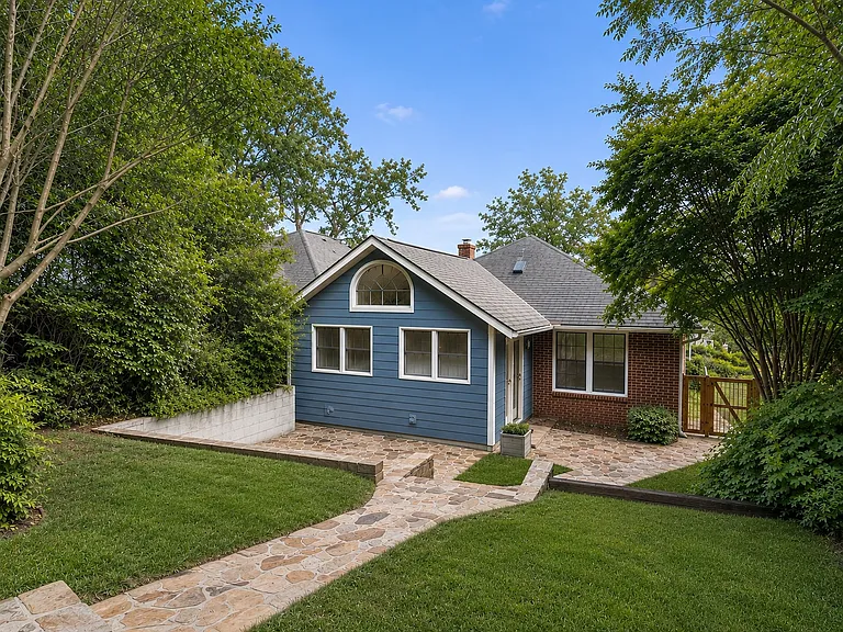 700 Berne St SE — Photo 29