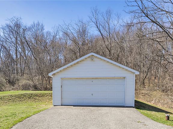 4th image of 2450 Pleuchel Rd