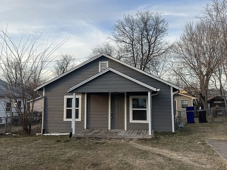 308 E Greeley St — Photo 4