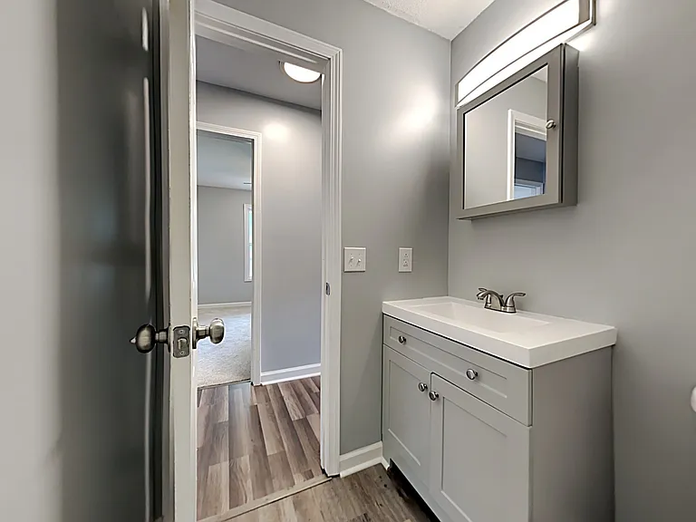 757 Spees Dr — Photo 11