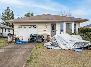 31 Oranjestad St, Toms River, NJ 08757