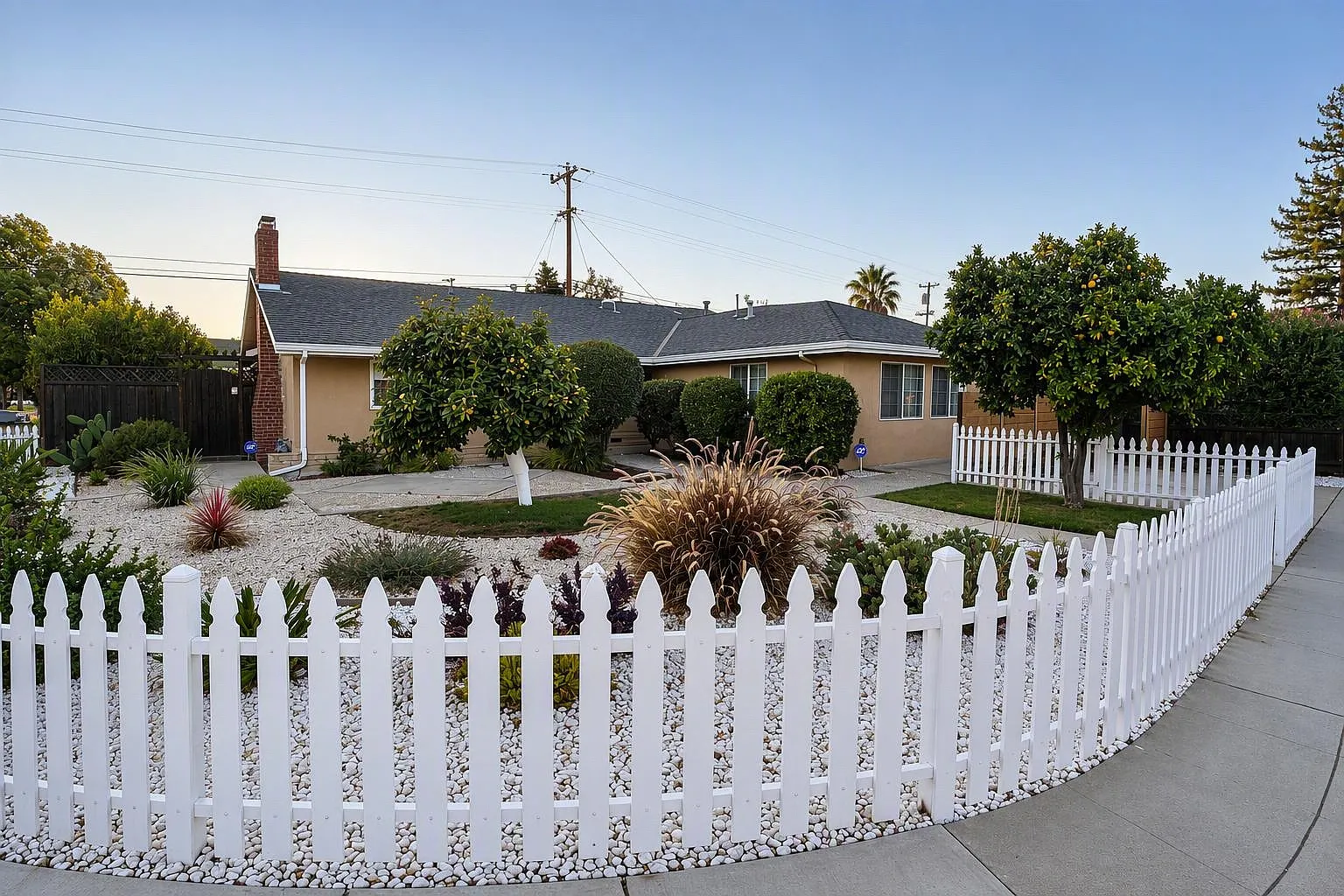 5697 Meridian Ave — Photo 3