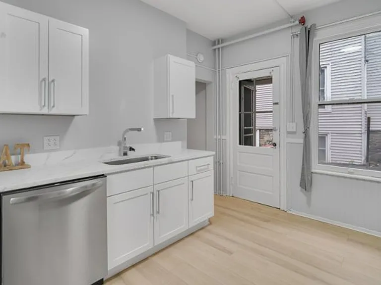 Quarry St. Apartments — Photo 160