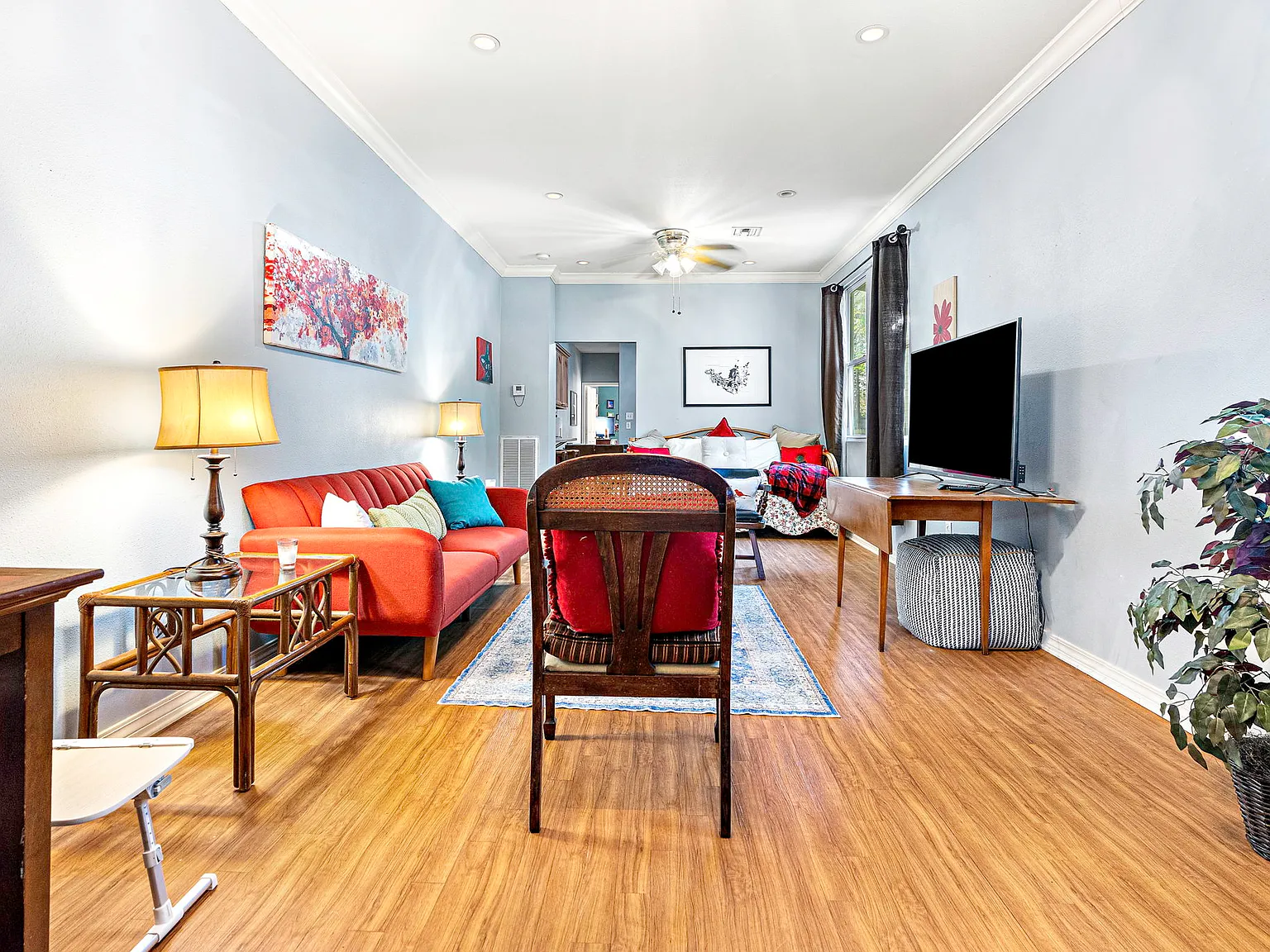 335 Angela St — Photo 4