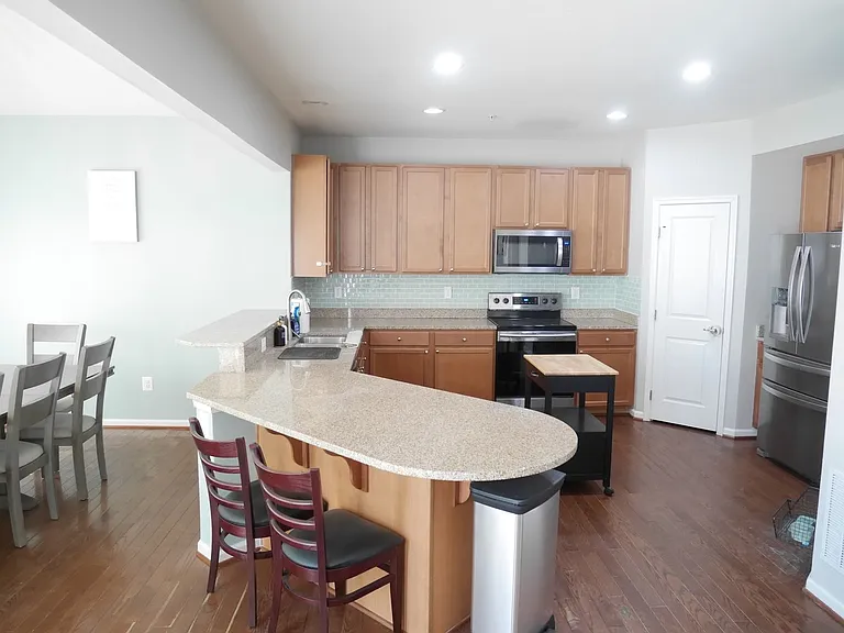 344 Ashby Commons Dr — Photo 6