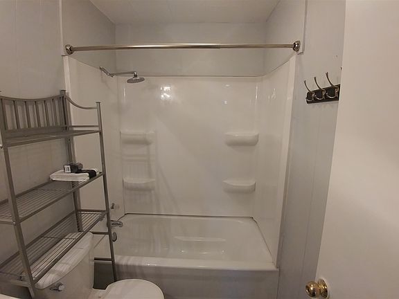 4th image of 13 E Sunnydale Dr