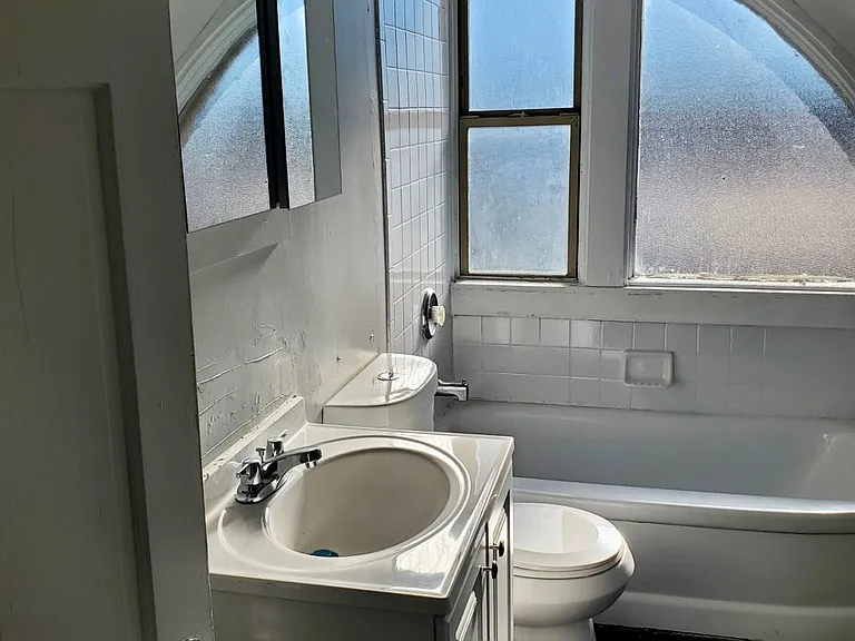 2860 Harrison Ave — Photo 19
