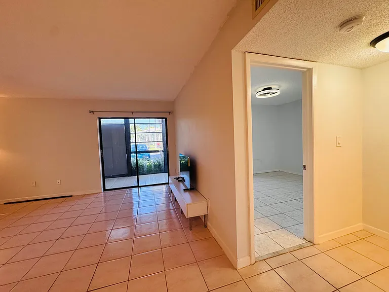 809 NE 199th St #105-7 — Photo 33