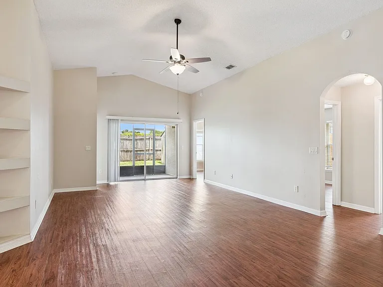 13831 Guildhall Cir — Photo 2