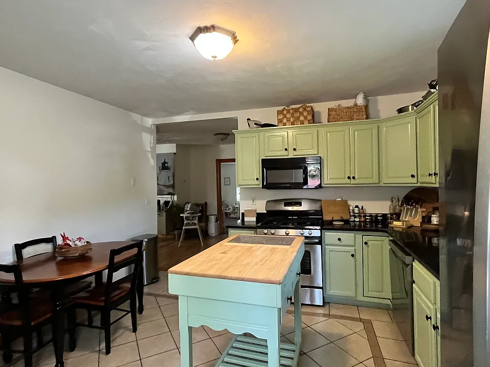24 Stillwater Rd #1